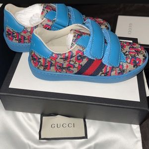 SOLD!Wolf print Gucci sneakers